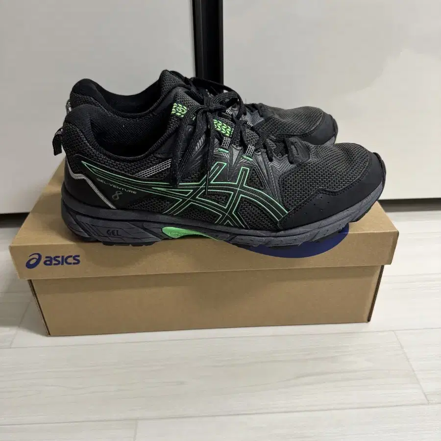 > 285 아식스 젤 벤쳐8 블랙 뉴 리프 ( asics 운동화 )