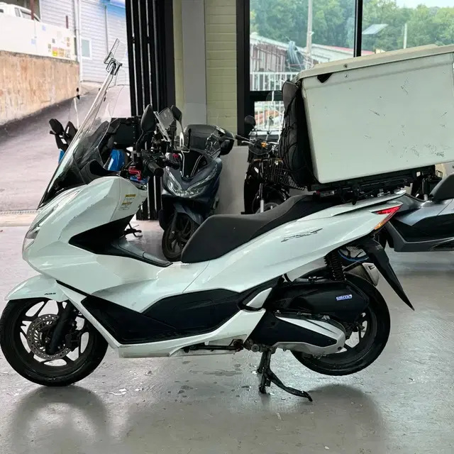 22년식 혼다 PCX125 ABS모델 36@@@KM 판매합니다.