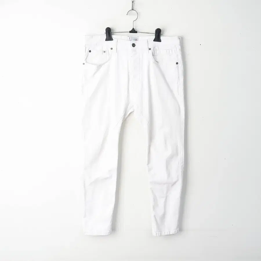 34/Dolce & Gabbana Slim-Fit Denim Pants