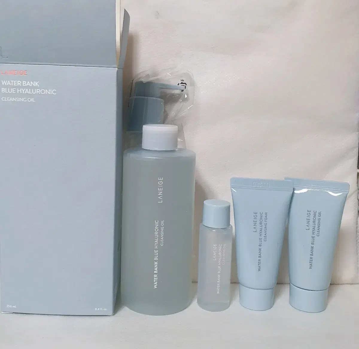 New)LANEIGE Water Bank Cleansing Oil 250ml + 3 additional cleansers