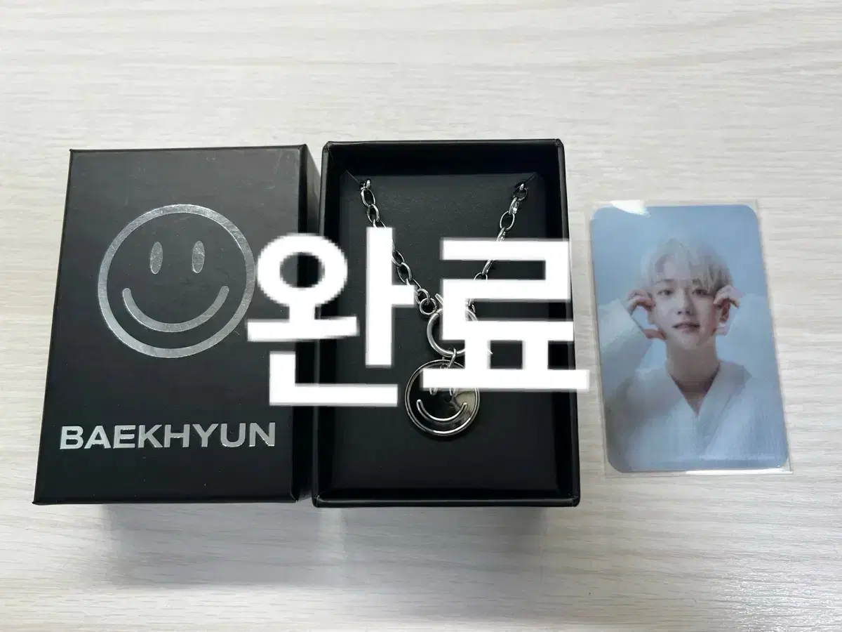 Below the original price / 1 photocard includedO)Exo baekhyun cignature Pendant Necklace Goods