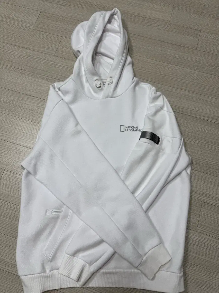 National Geographic White Hoodie Size L