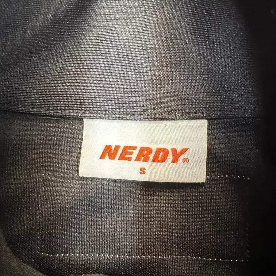 Nerdy 널디 블랙 데일리 트랙탑 져지(S)