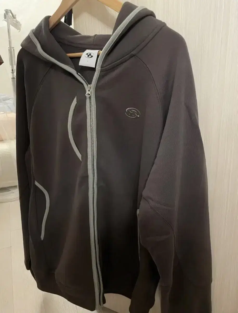 [1] San San Gear 24SS Hooded Zip-up Brown