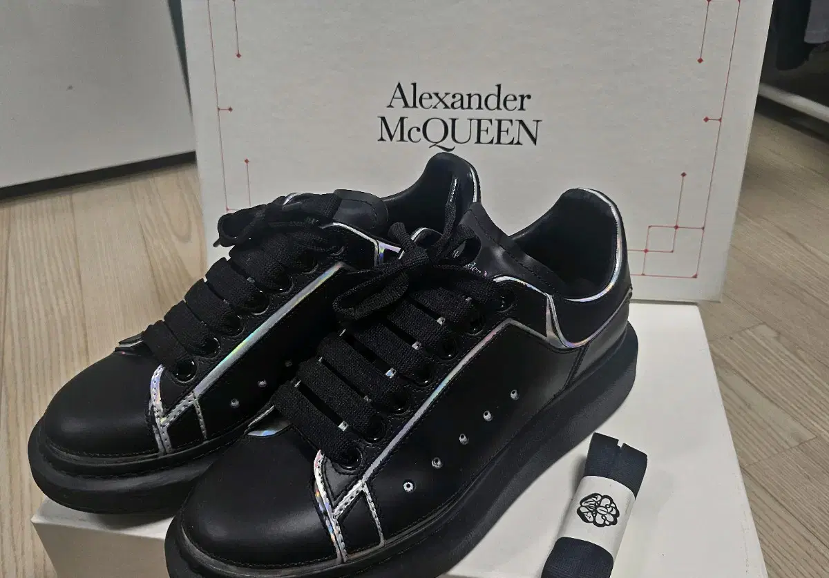 Alexander McQueen Platinum color 265 (size 40)