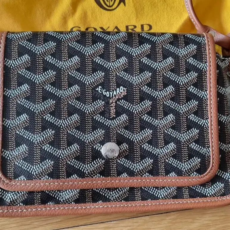 Goyard 고야드 플뤼메 탄 크로스백