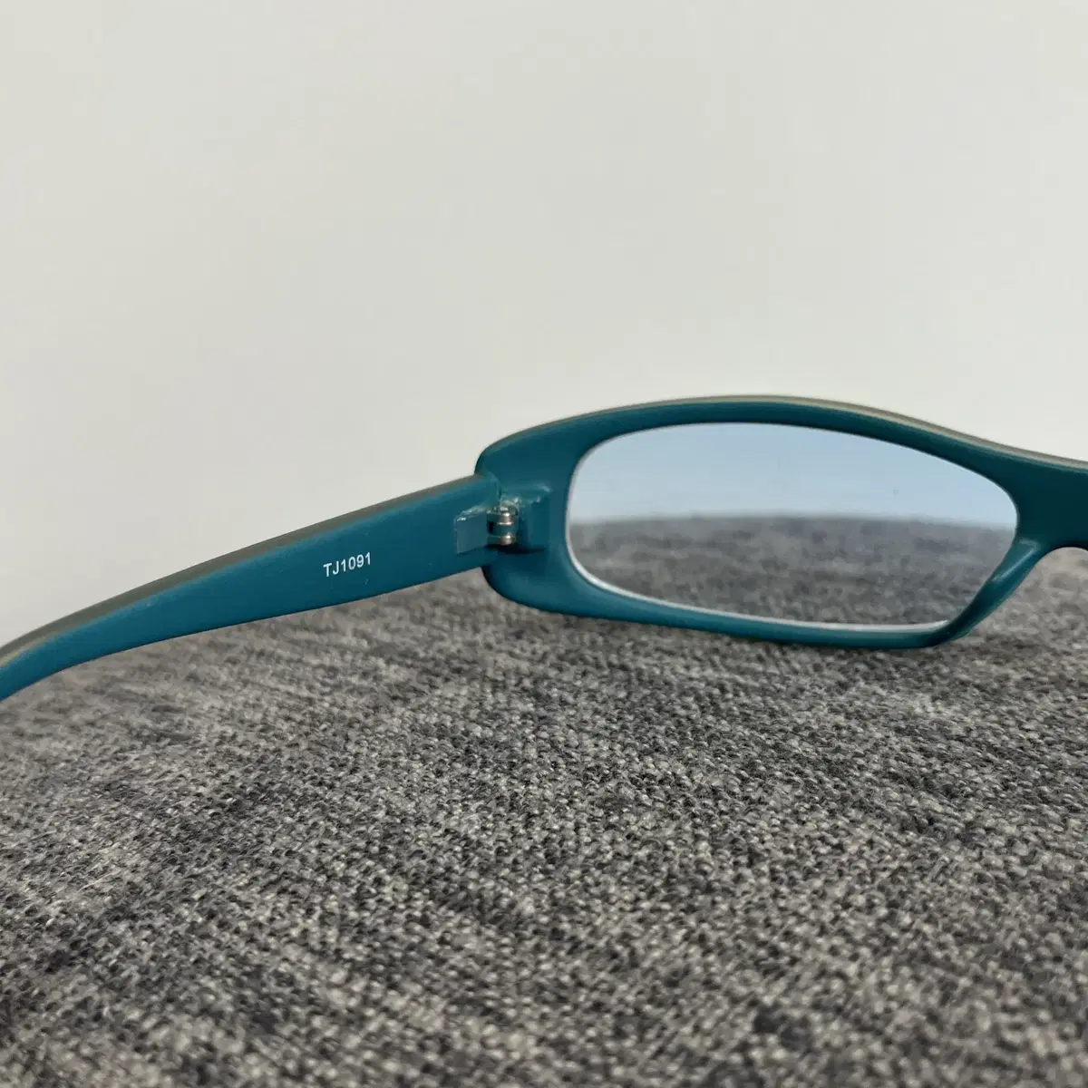 2000's CARISO Blue Color Sunglasses