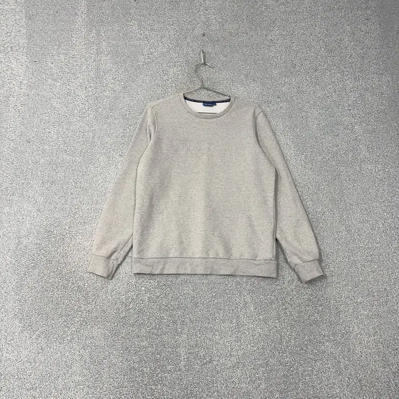 Discovery Light Gray Logo Casual Top 100