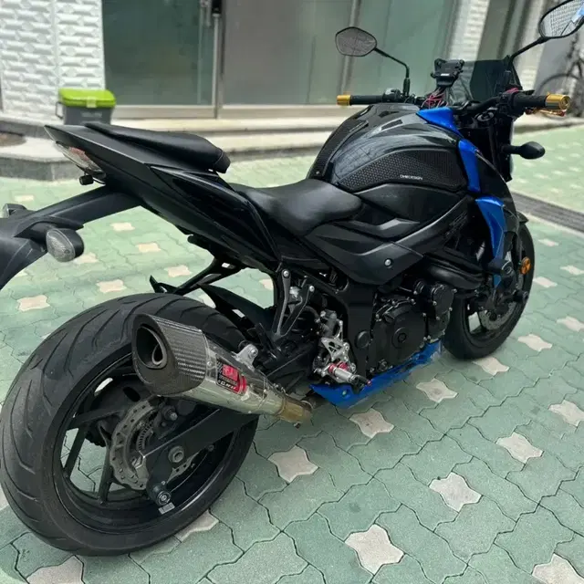 스즈키 gsx s750 18년식 풀튜닝풀옵션 판매합니다