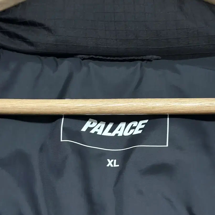 Palace Ripstop Puffa Black 23FW