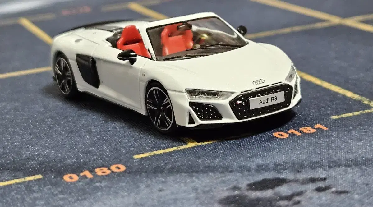 Kengpai Audi R8 Spyder 1:64 Diecast