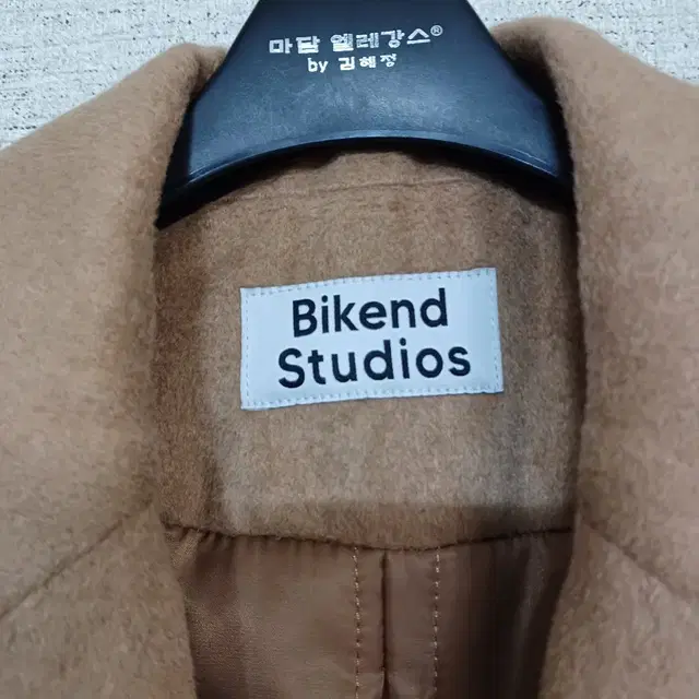 Biked studios 유니섹스 오버핏 모직코트 (프리)