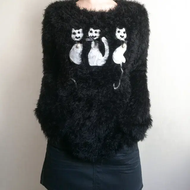 Cat point fluffy knit