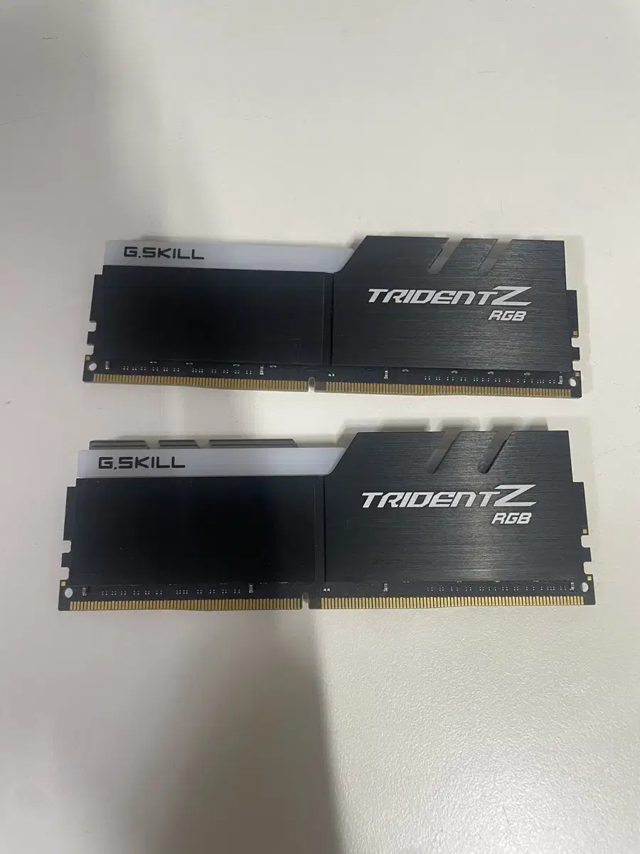 지스킬 트라이던트 z rgb 32gb (16*2) 3200 cl16