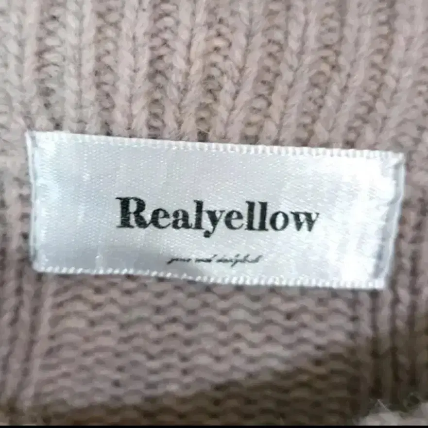 realyellow박시 꽈배기니트