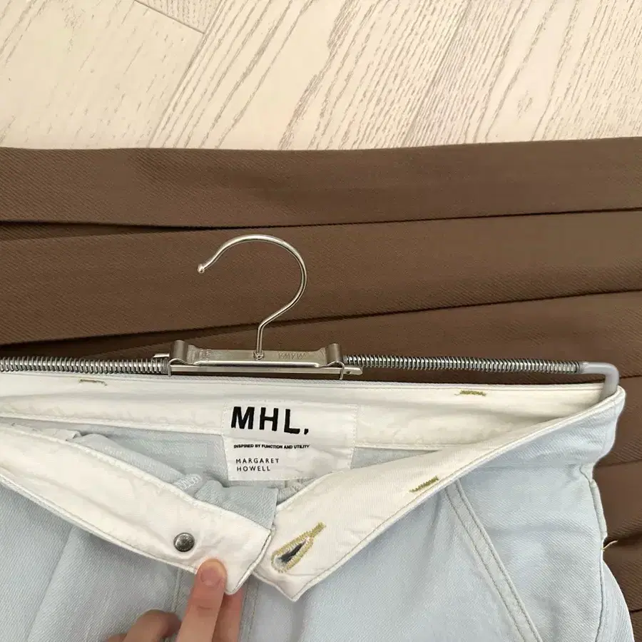 MHL 마가렛호웰 연하늘색 스커트