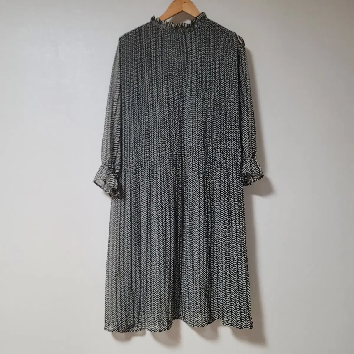 easy-to-wear patterned pleated onepiece