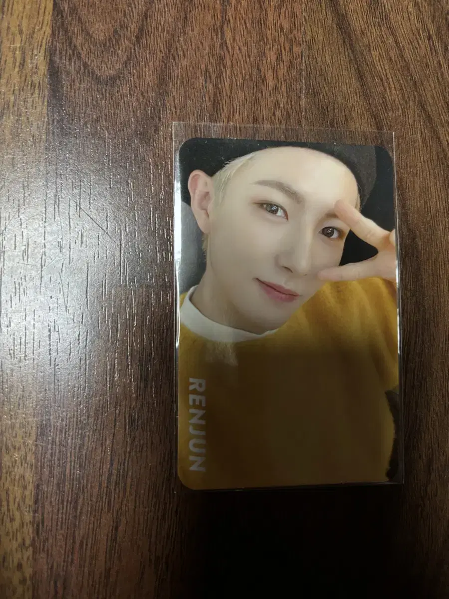 Yellow renjun photocard