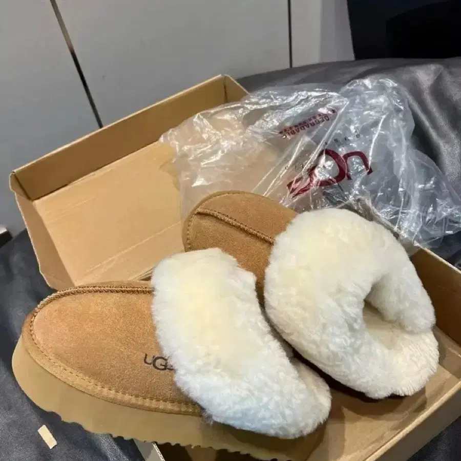 [UGG] 어그 디스케트 슬리퍼 체스트넛