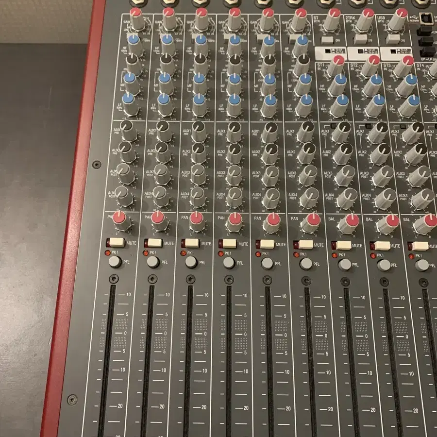 알렌앤히스 Allen & Heath ZED14 (고장)