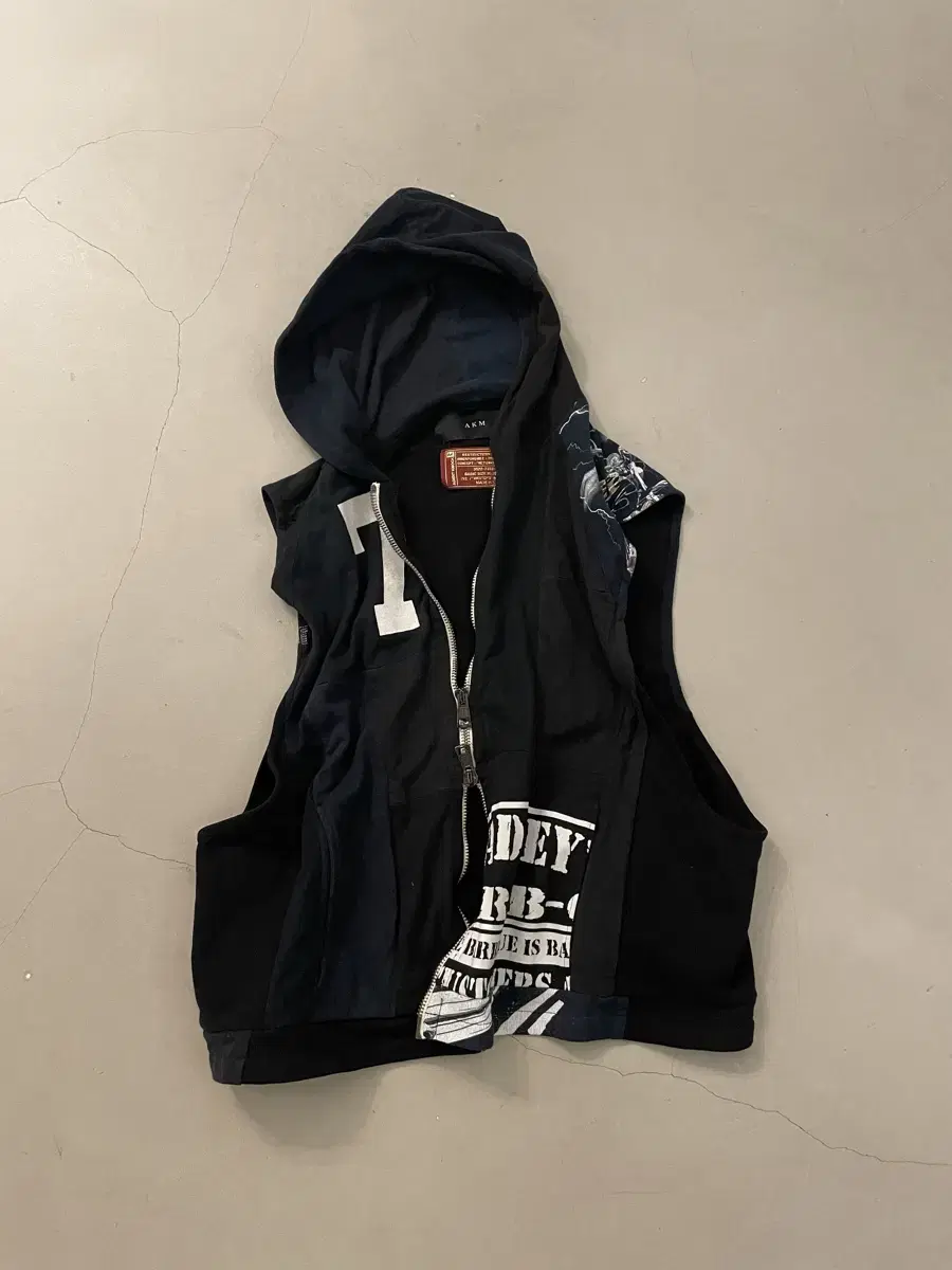 AKM zip-up