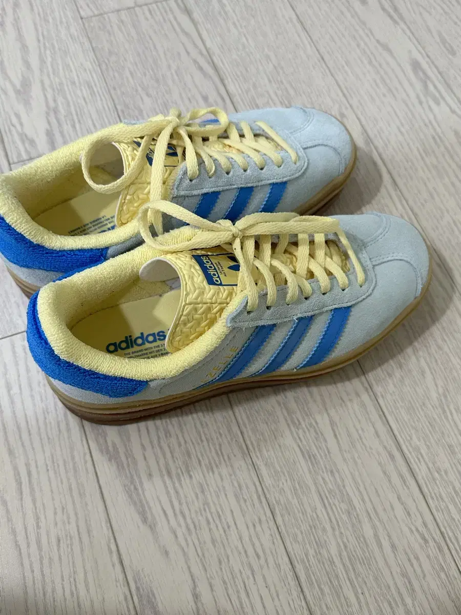 Adidas Gazelle 220 (recommended for 230 shoe size)