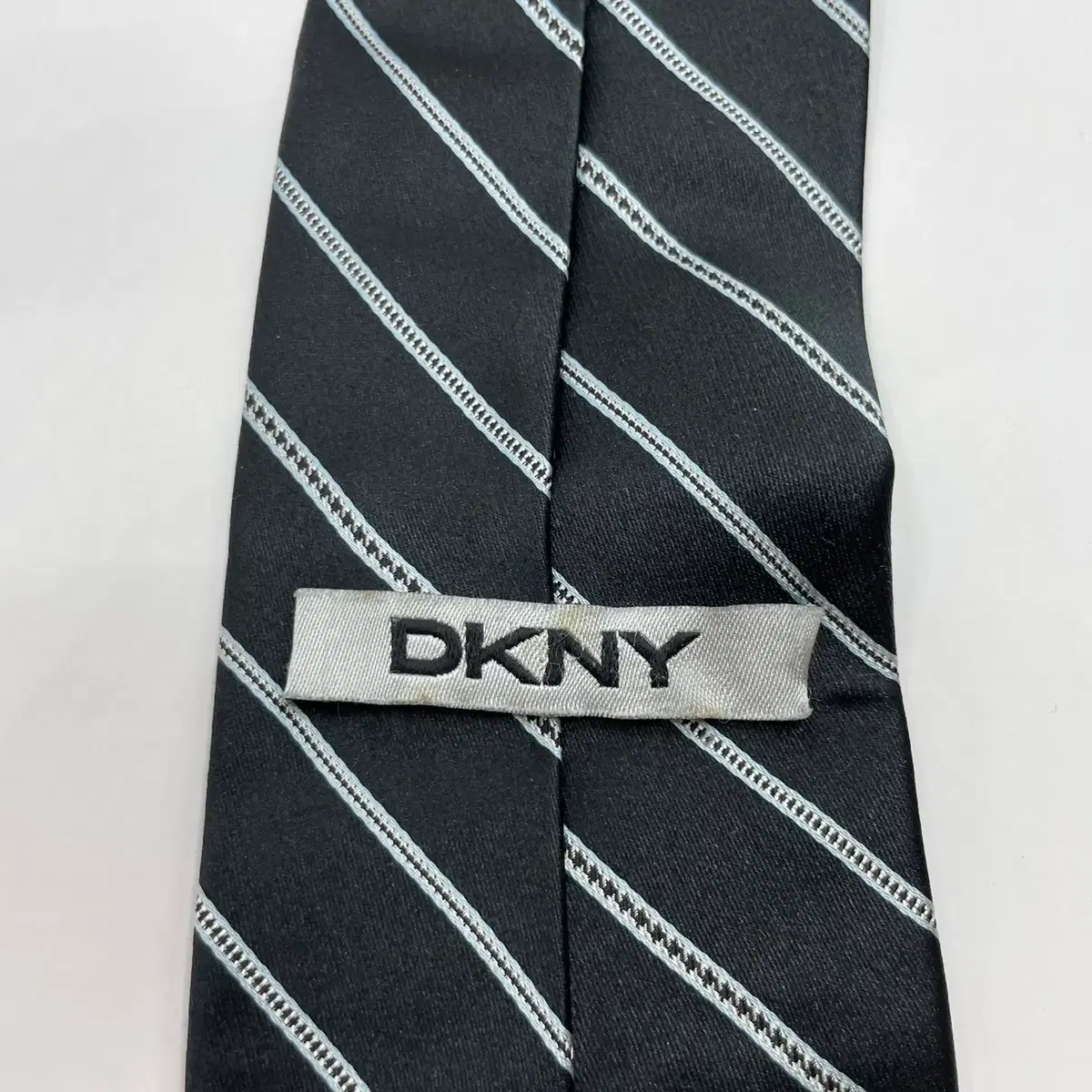 DKNY 패턴 넥타이