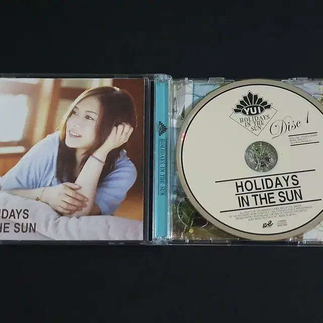 YUI 유이 4집앨범 HOLIDAYS IN THE SUN (CD+DVD)