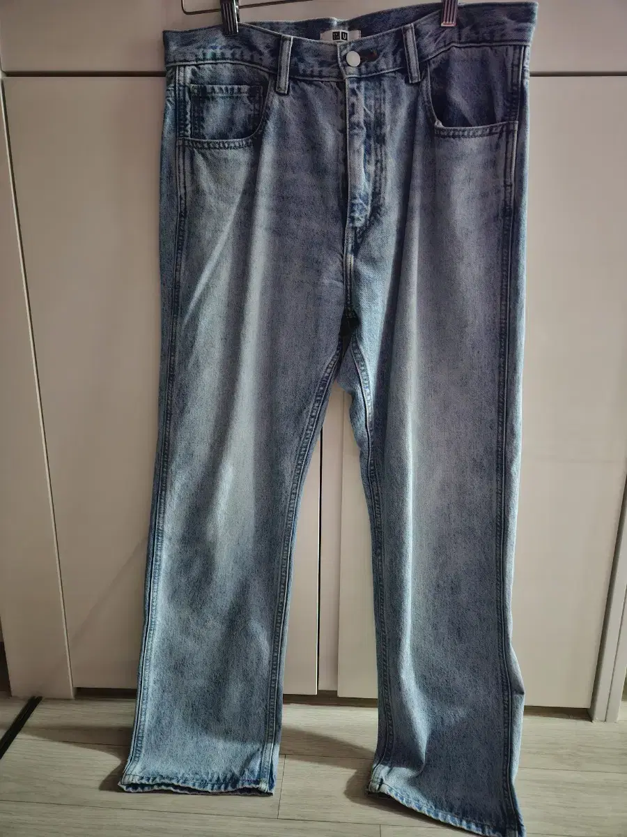 [79] Uniqlo U Denim Light Blue