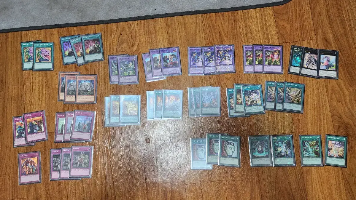 I am selling my Yu-Gi-Oh Lunik Deck