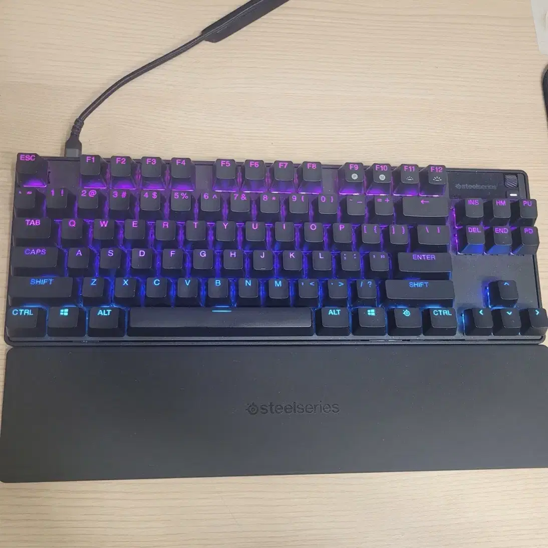 Apex pro tkl 팝니다ㅏ(마샬2 헤드폰 무료로 드려요)