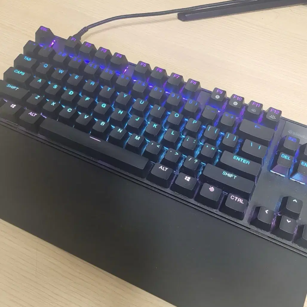 Apex pro tkl 팝니다ㅏ(마샬2 헤드폰 무료로 드려요)