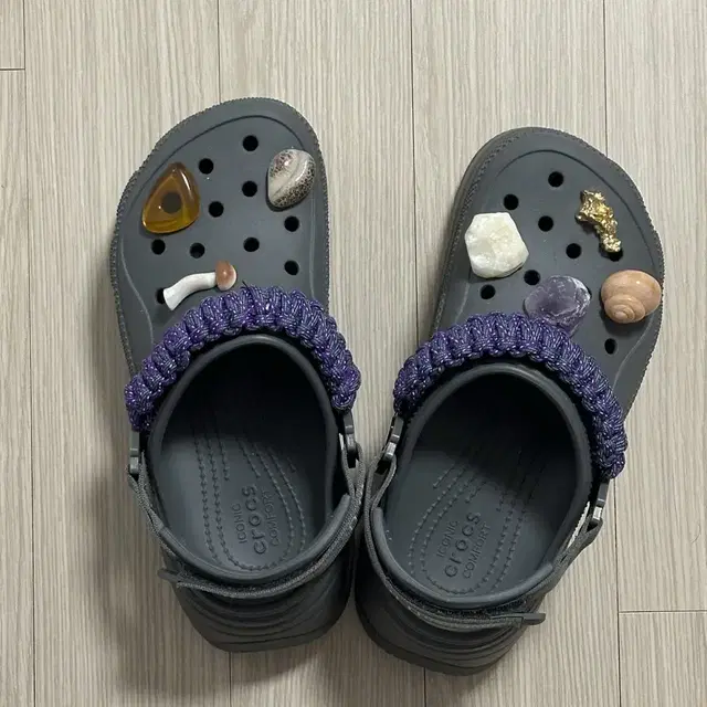 Aries x crocs 애리즈 크록스 M4W6 극미중고