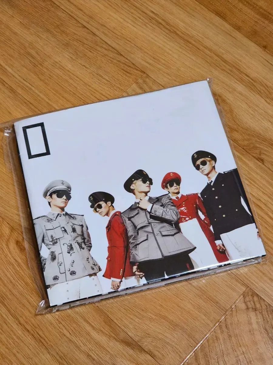 Sell Shinee Everybody album 