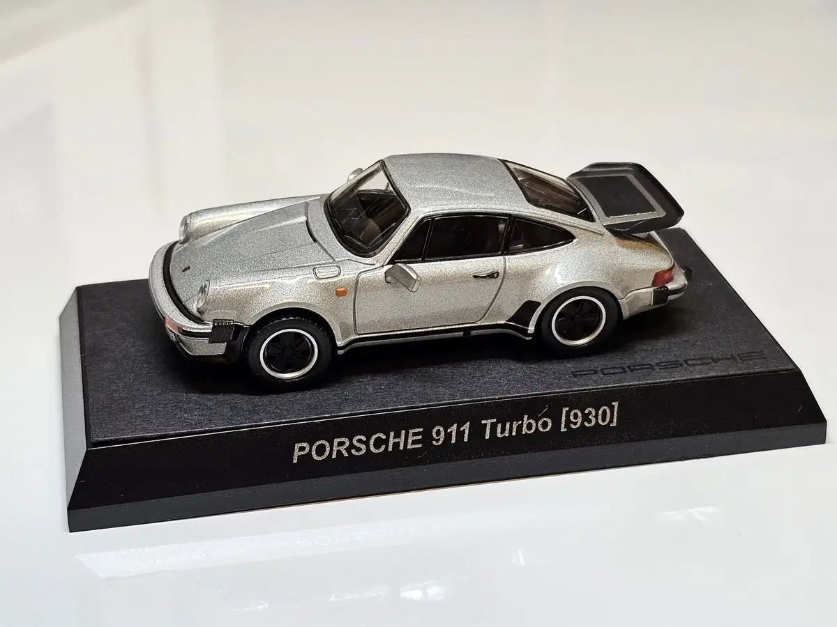 1/64 Kyosho Die-Cast Porsche 911 Turbo