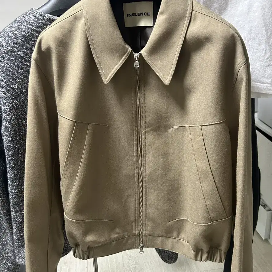 인사일런스 다트 포인트 울 블루종 BRONZE BEIGE [L]