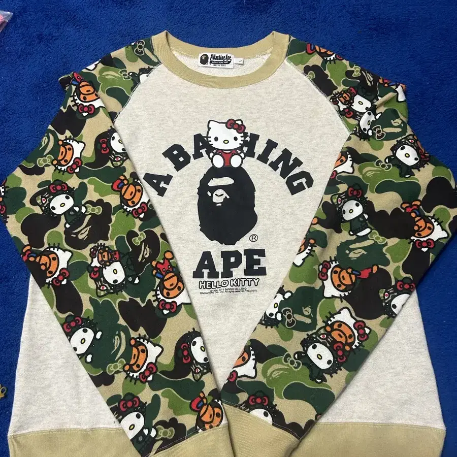 Bape 베이프 마일로 헬로키티 콜라보 맨투맨