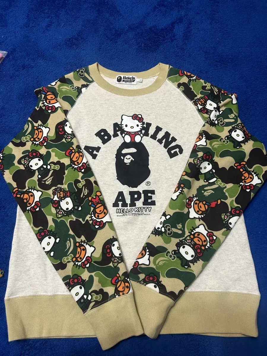 Bape 베이프 마일로 헬로키티 콜라보 맨투맨