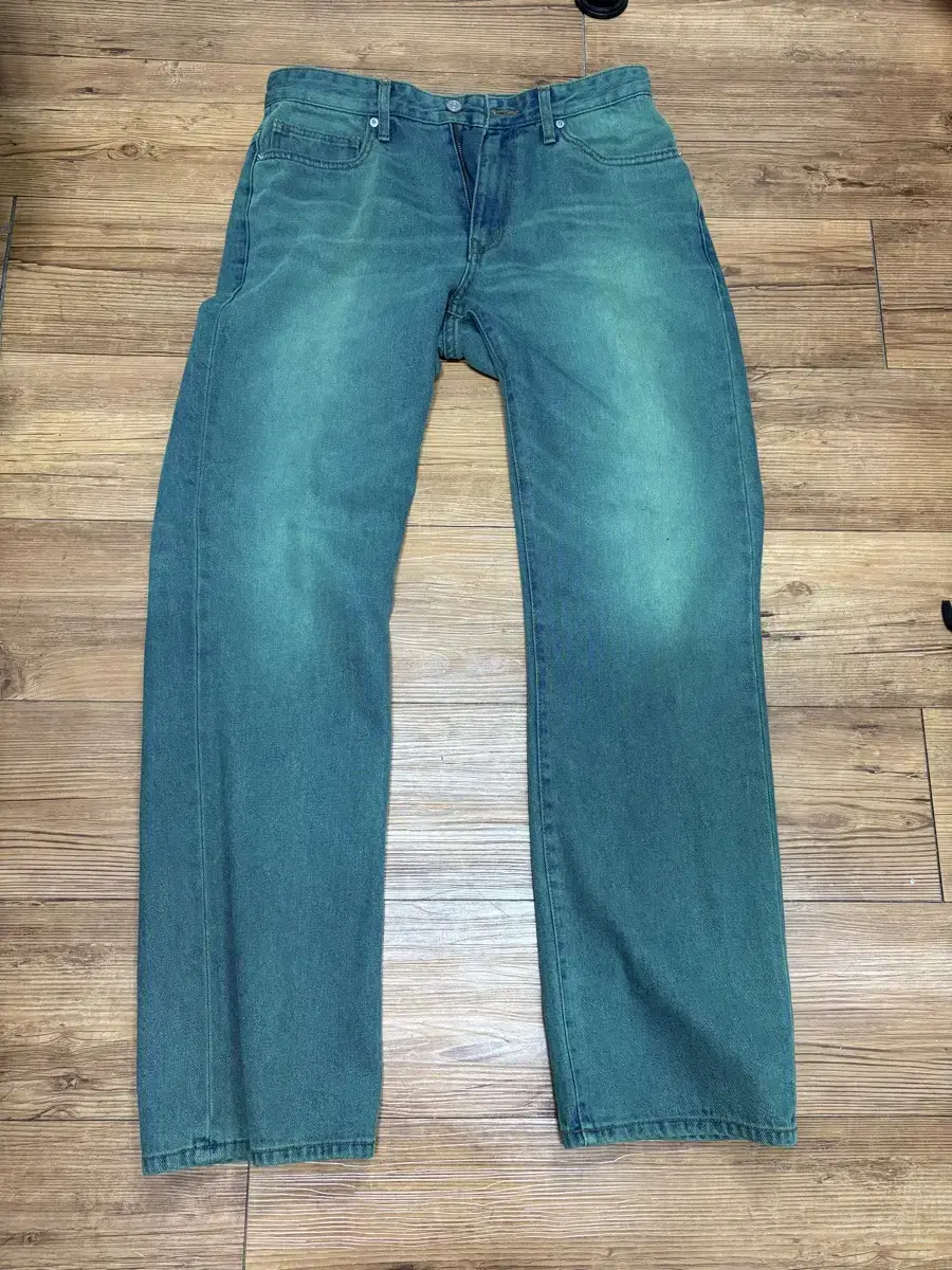 I'm selling my size 32 smoked riized denim.