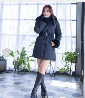 블랙 다운 재킷 벨트가 달린 퍼 다운 자켓