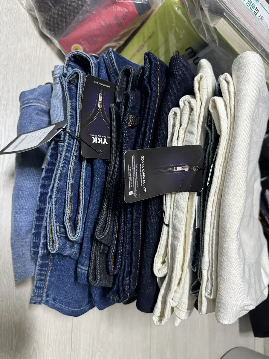 [34] Mens Standard Wide Denim Pants (New) Quick sale