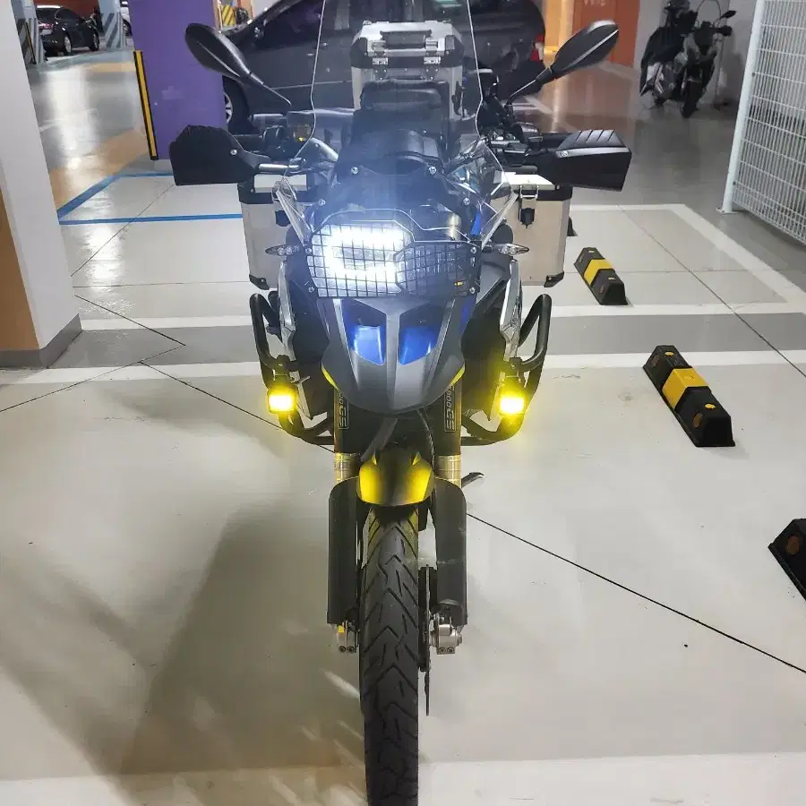 F800gs 신차급 컨디션입니다