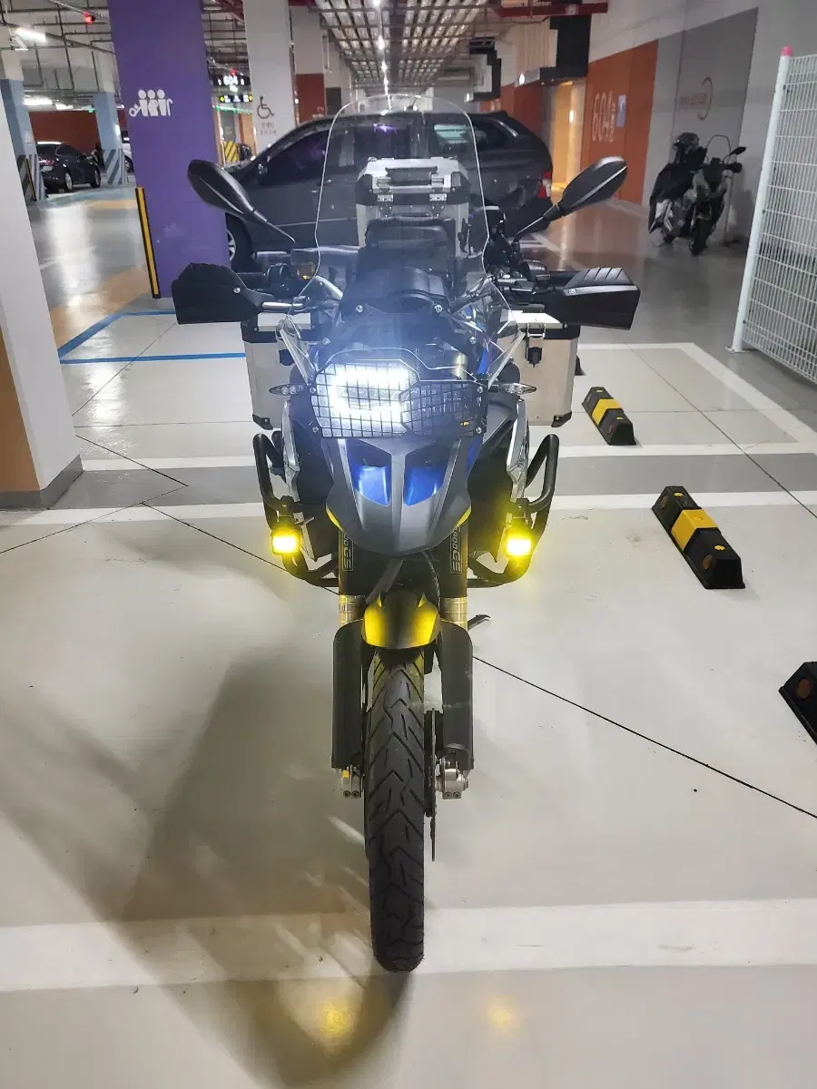 F800gs 신차급 컨디션입니다