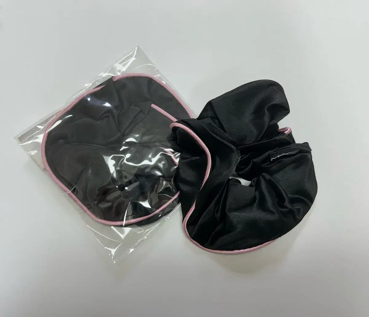 Mac black pink scrunchie headband