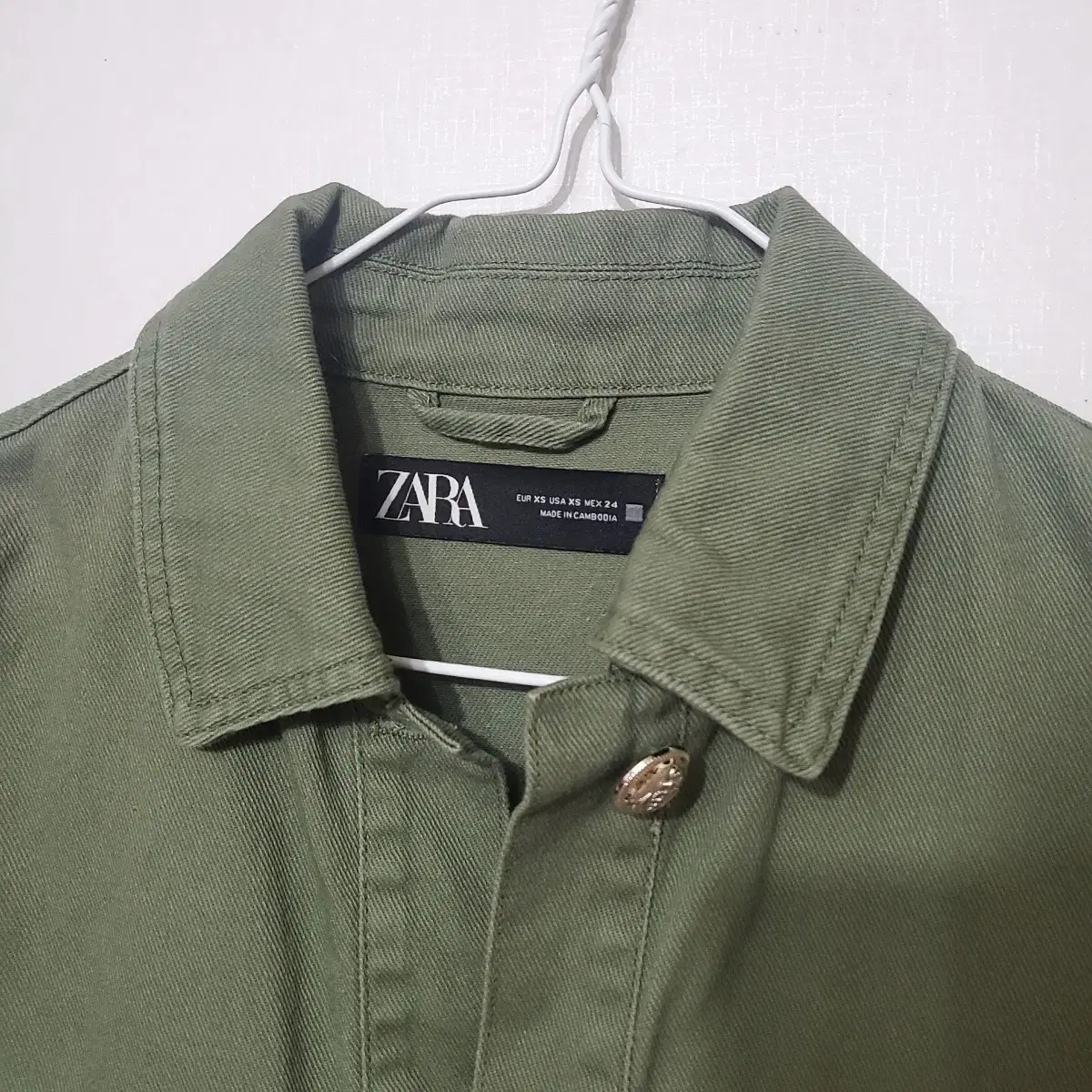 자라 ZARA 카키색 크롭 셔츠 자켓 xs사이즈