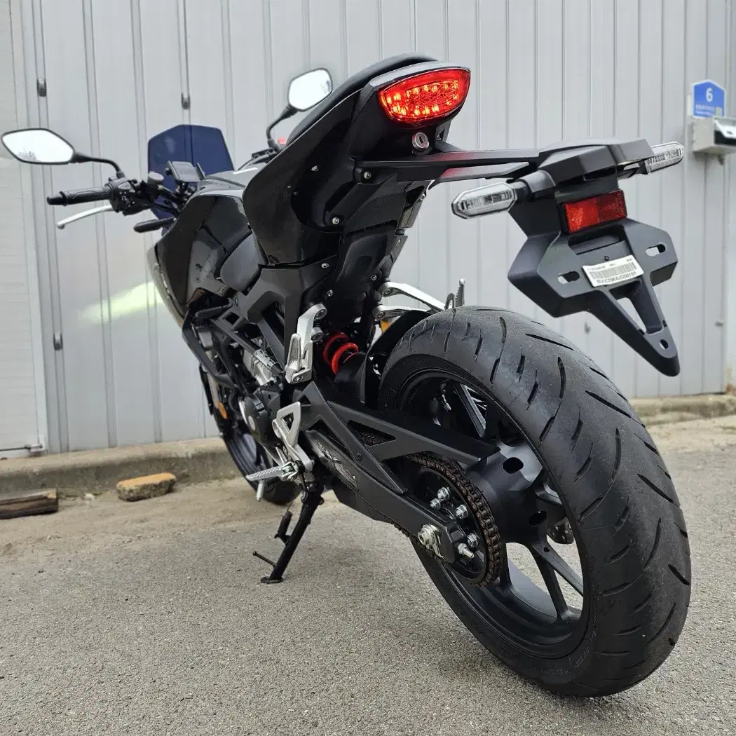 20년식 CB125R 신차급차량 판매합니다.