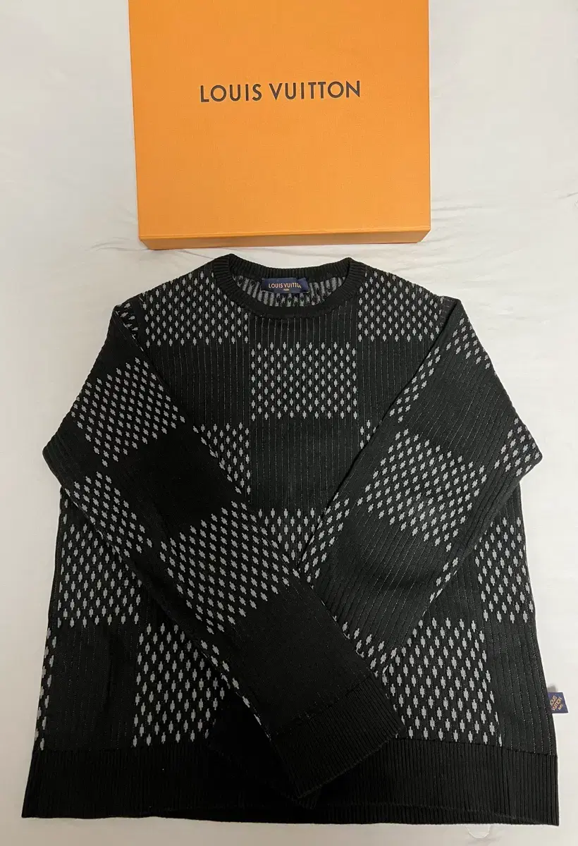 Louis Vuitton Giant Damier Knit M