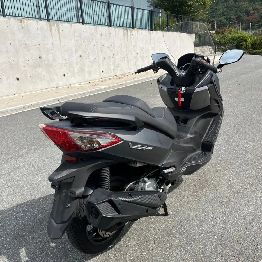 22년 sym 조이맥스 VS300 ABS 엔진최상 1만3천 km