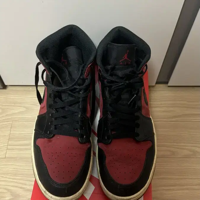 Jordan 1 Mid Gym Red Black