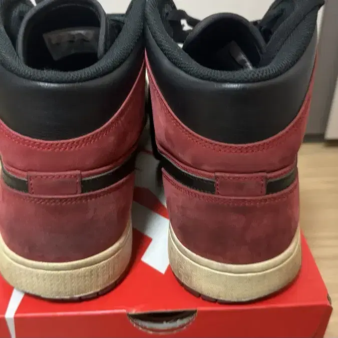 Jordan 1 Mid Gym Red Black